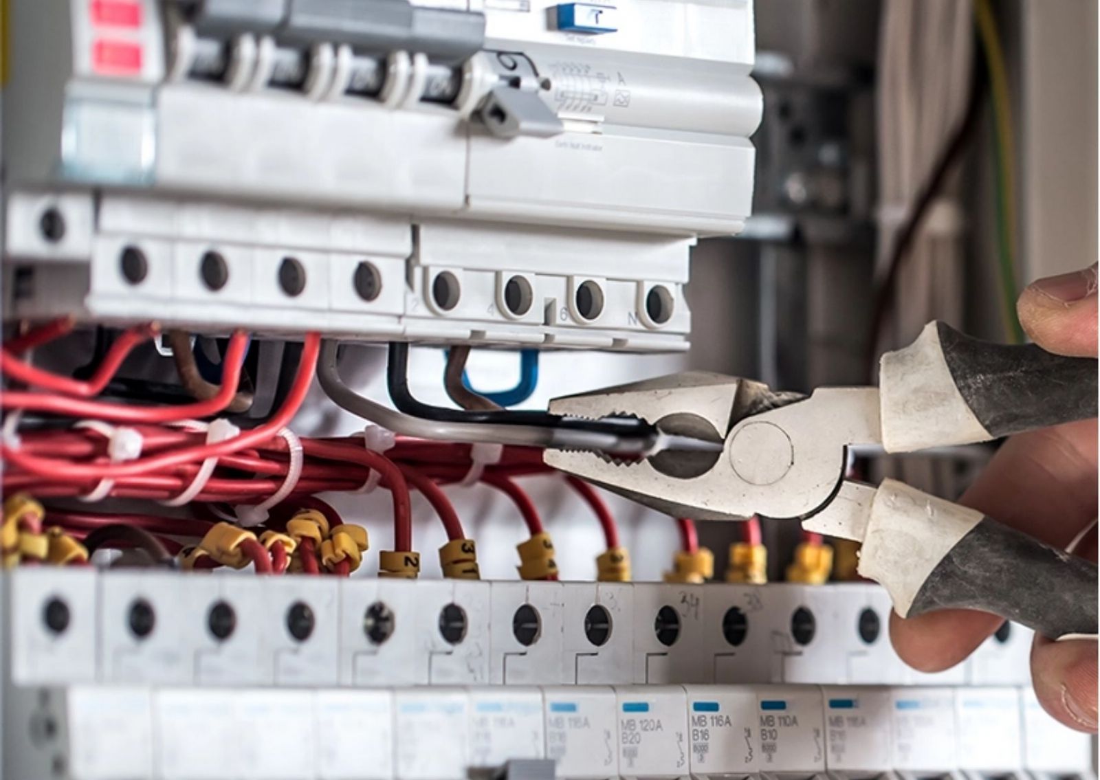Elektrik Panosu Sigorta Bağlantısı